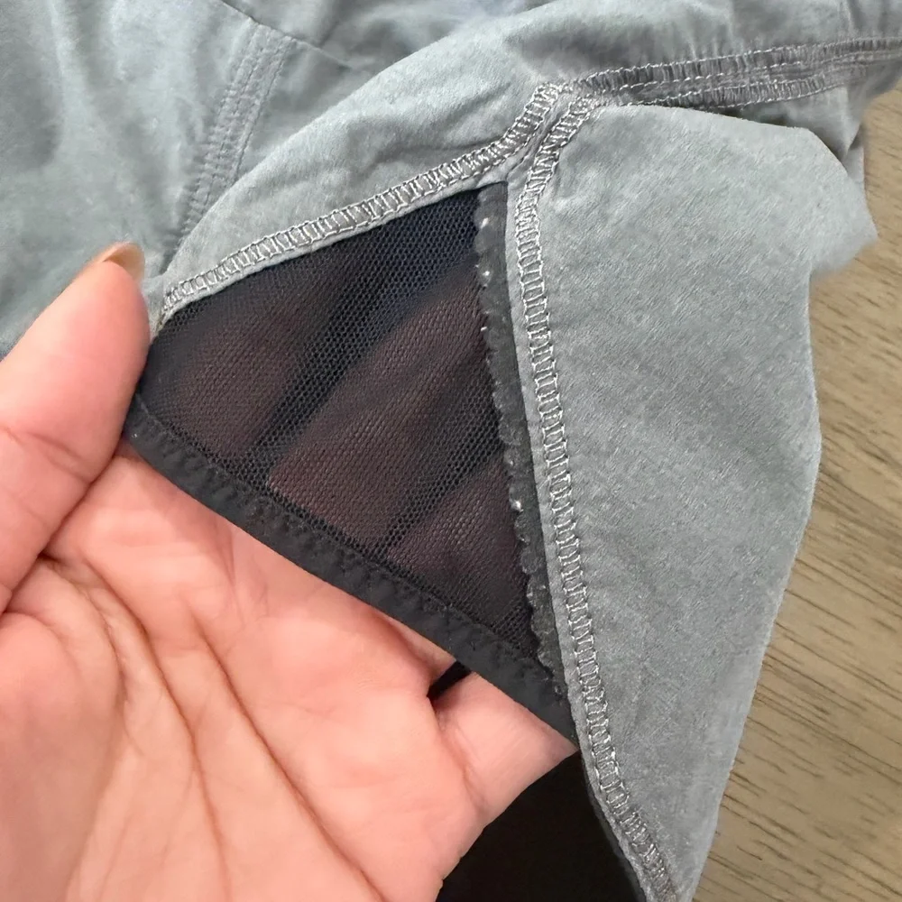 lululemon Women's Black Athletic Running revesible Shorts He lacks the shot.